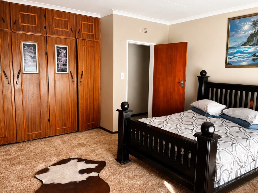 4 Bedroom Property for Sale in Flimieda North West